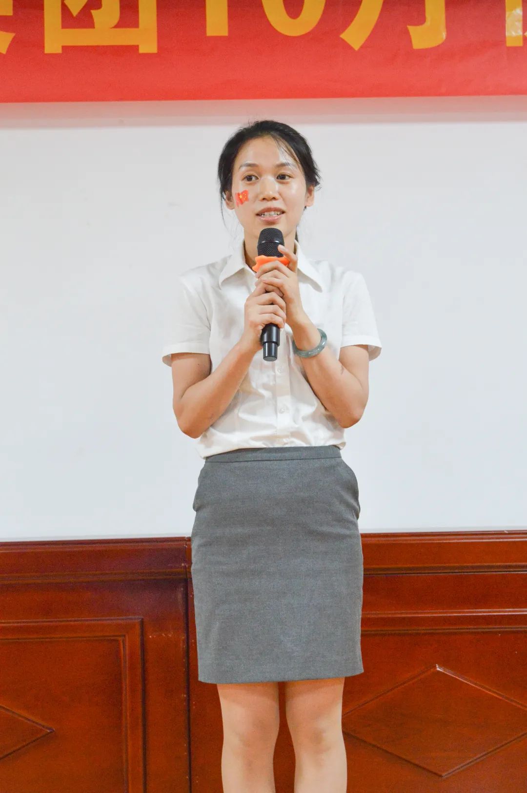 DƬ