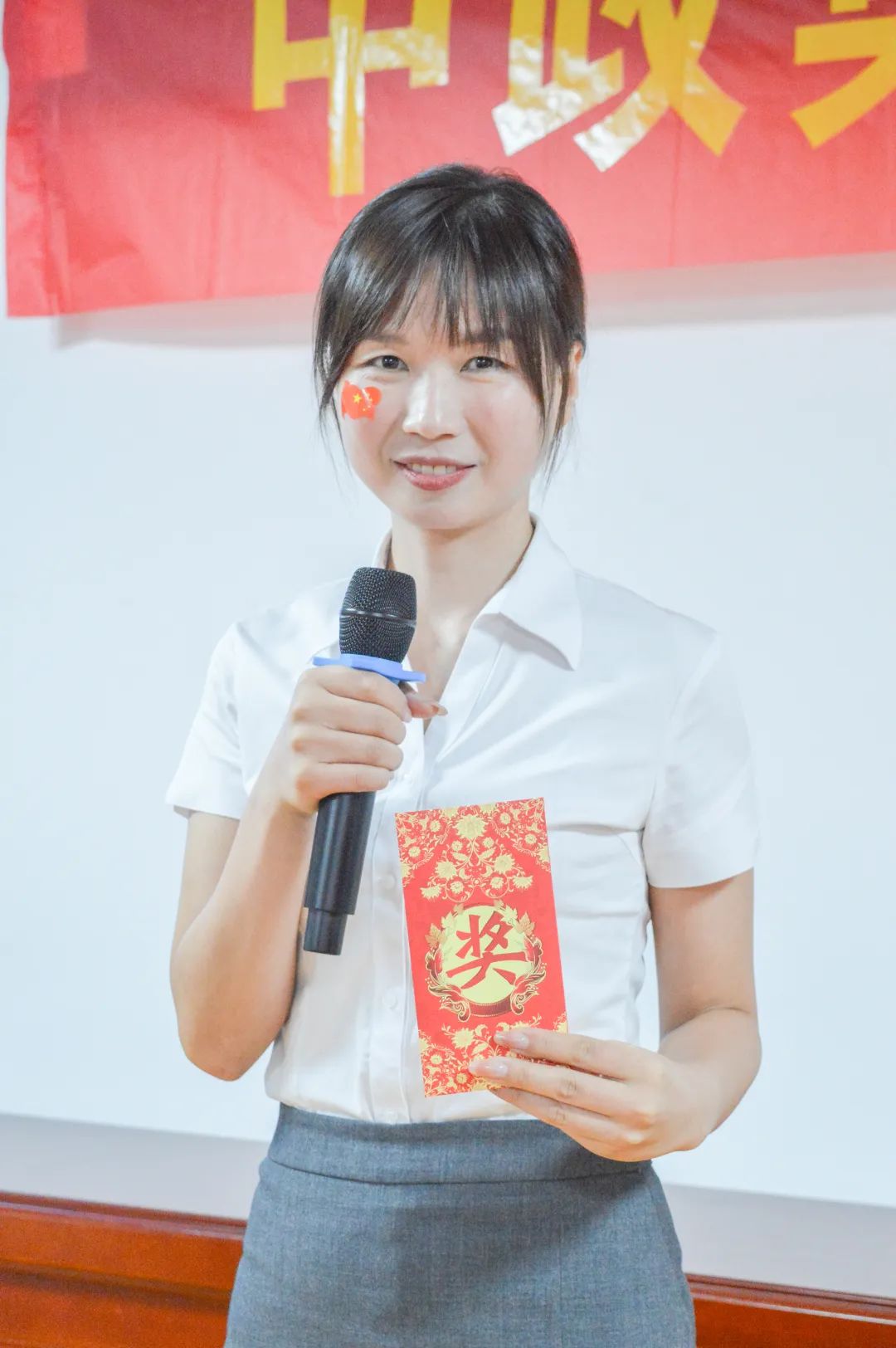 DƬ